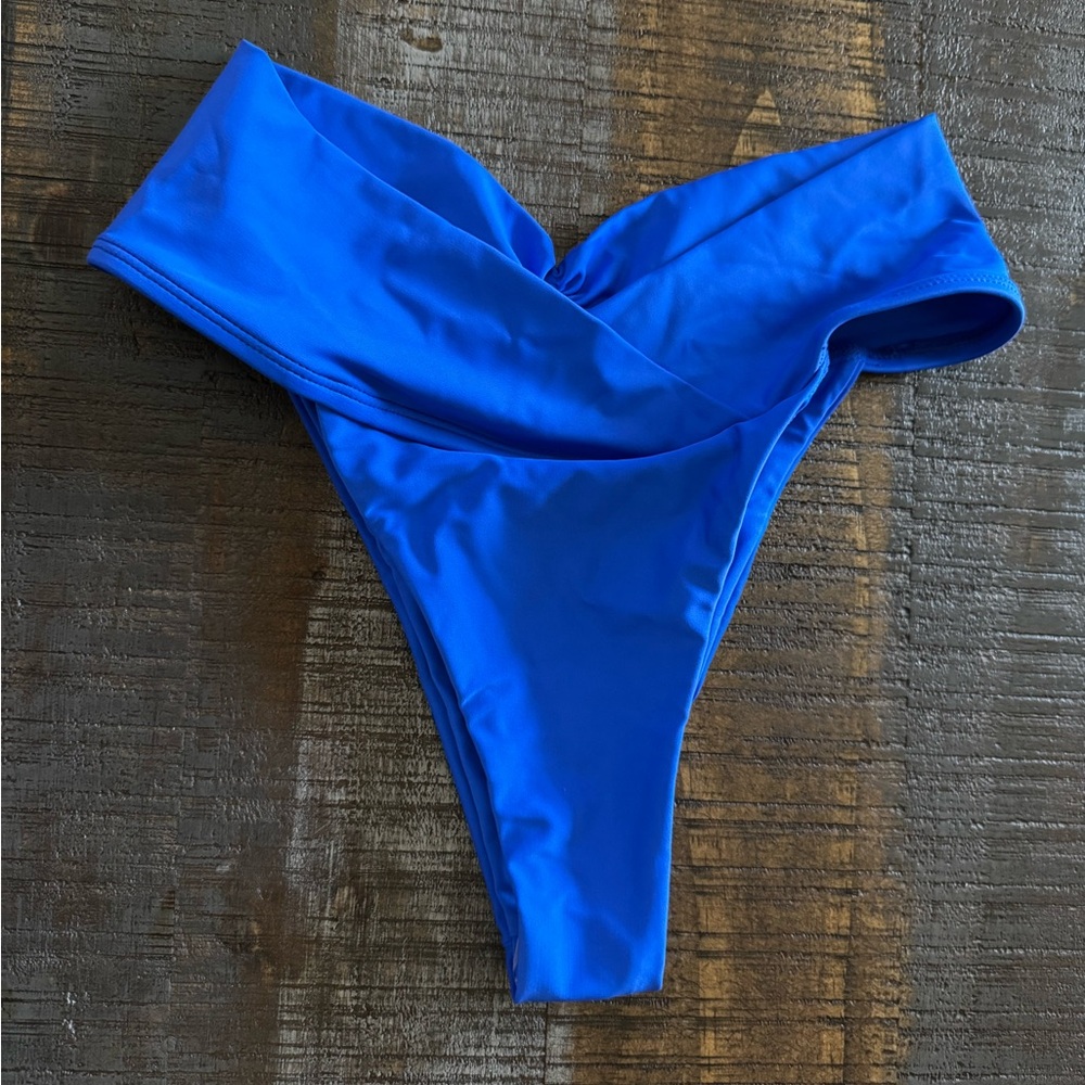 👙NWOT Woman's High Waist V-Cut Brazilian Swimsuit Bottom Electric Blue Small